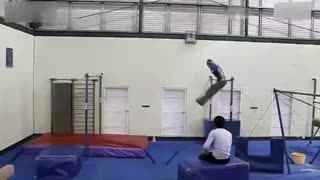 幼儿园通过开发特色运动课程、建立幼儿体质档案等方式